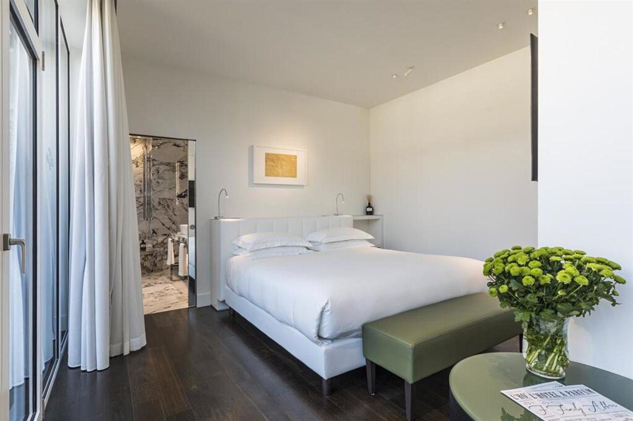 Magna Pars L'Hotel A Parfum, Small Luxury Hotels Of The World Milano Eksteriør bilde A room at the Hotel