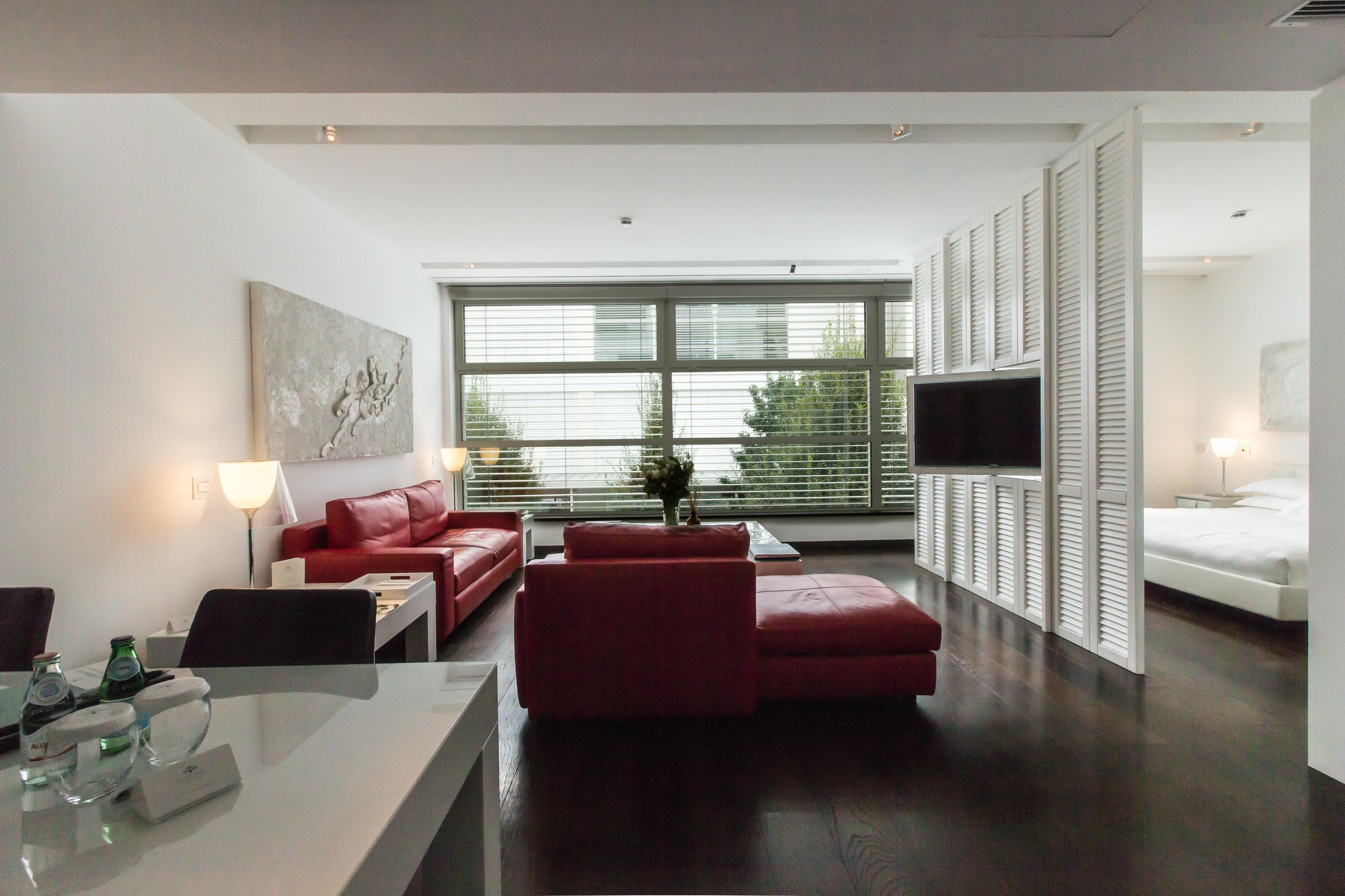 Magna Pars L'Hotel A Parfum, Small Luxury Hotels Of The World Milano Eksteriør bilde A suite at the Mandarin Oriental, Munich