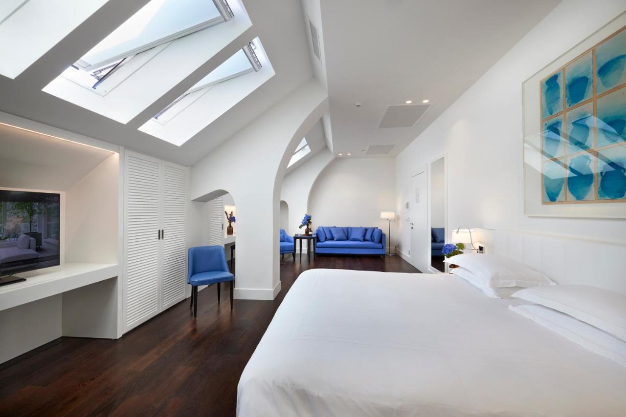 Magna Pars L'Hotel A Parfum, Small Luxury Hotels Of The World Milano Eksteriør bilde A suite at the hotel