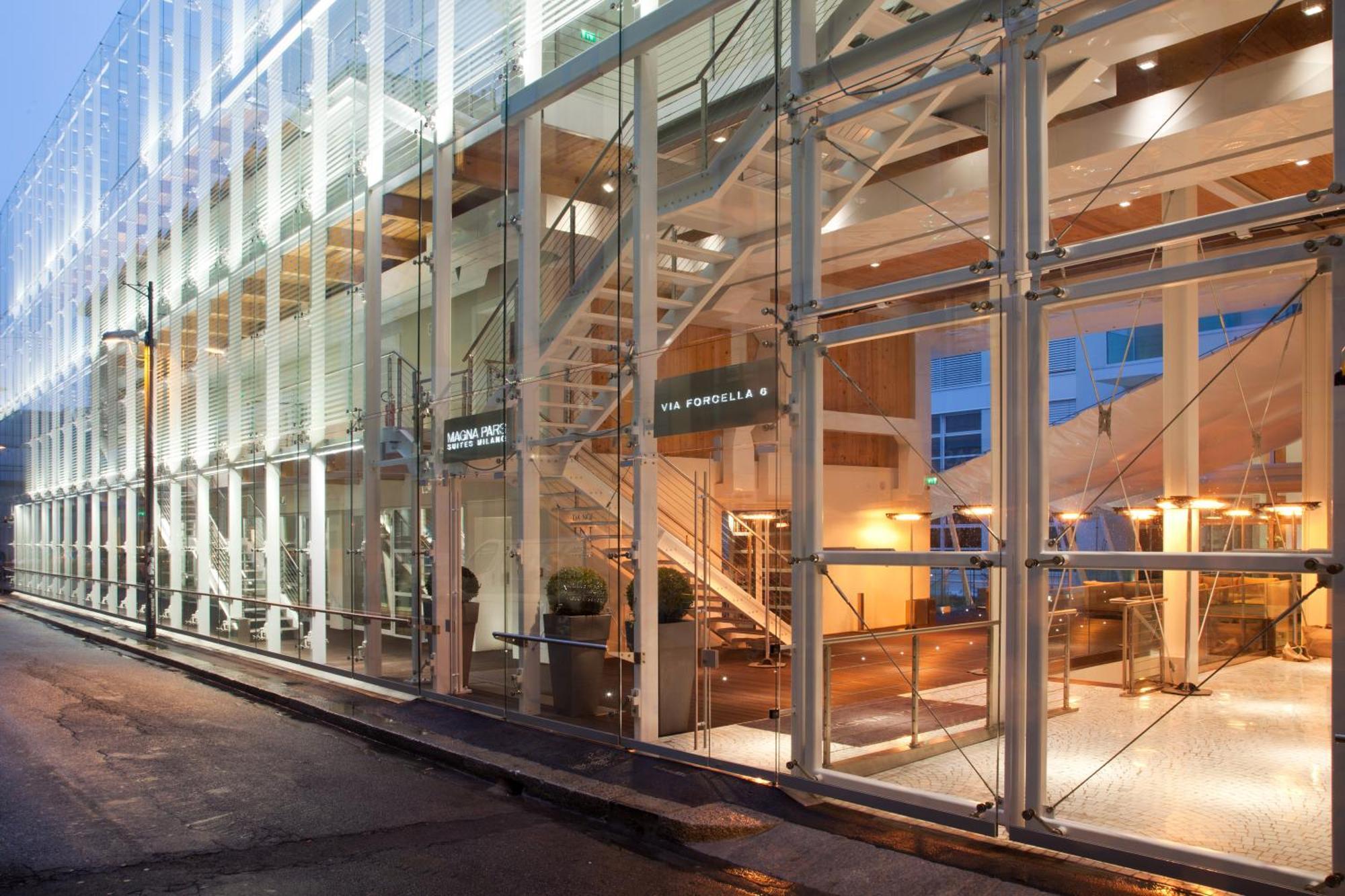 Magna Pars L'Hotel A Parfum, Small Luxury Hotels Of The World Milano Eksteriør bilde The new library building