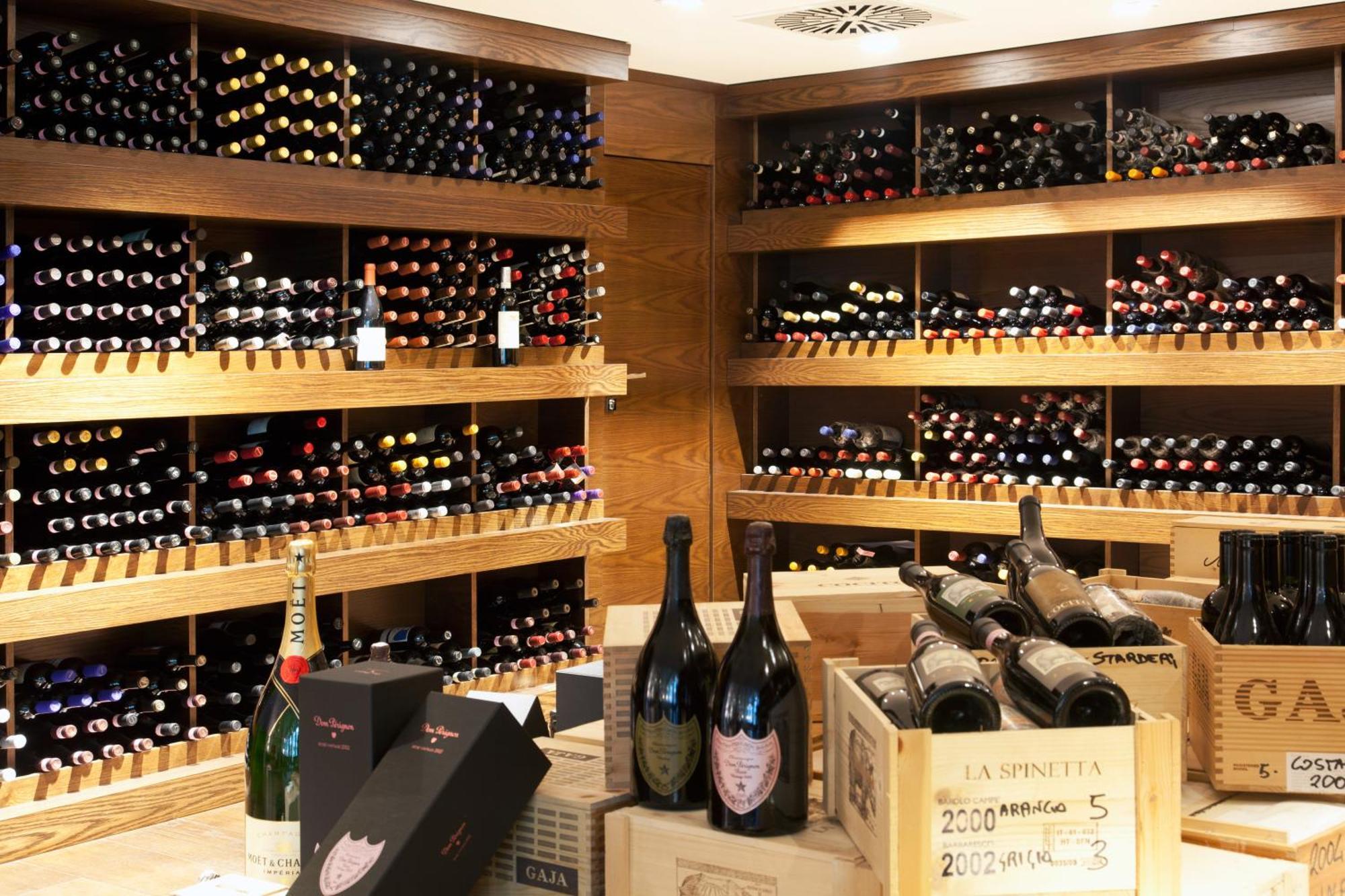 Magna Pars L'Hotel A Parfum, Small Luxury Hotels Of The World Milano Eksteriør bilde Wine cellar