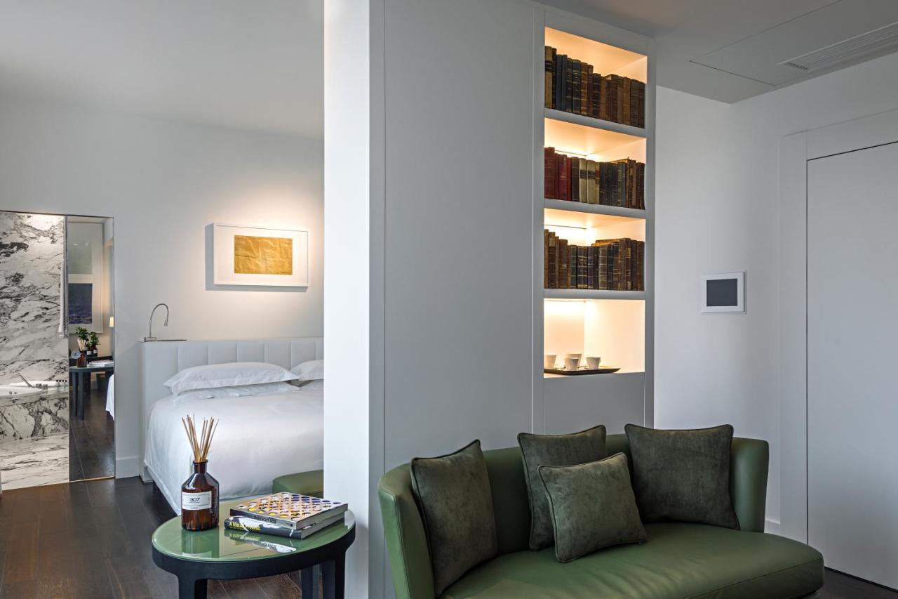 Magna Pars L'Hotel A Parfum, Small Luxury Hotels Of The World Milano Eksteriør bilde A suite at the Hotel