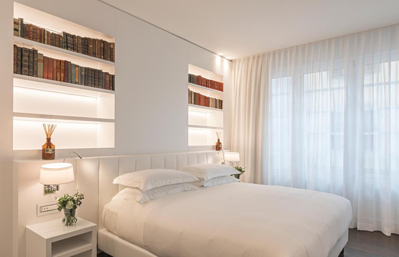 Magna Pars L'Hotel A Parfum, Small Luxury Hotels Of The World Milano Eksteriør bilde A room at the hotel